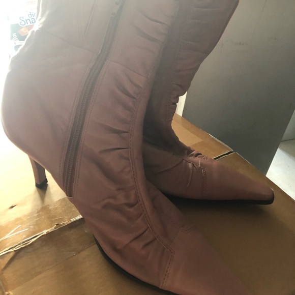 EUC mauve heeled booties - Picture 1 of 4